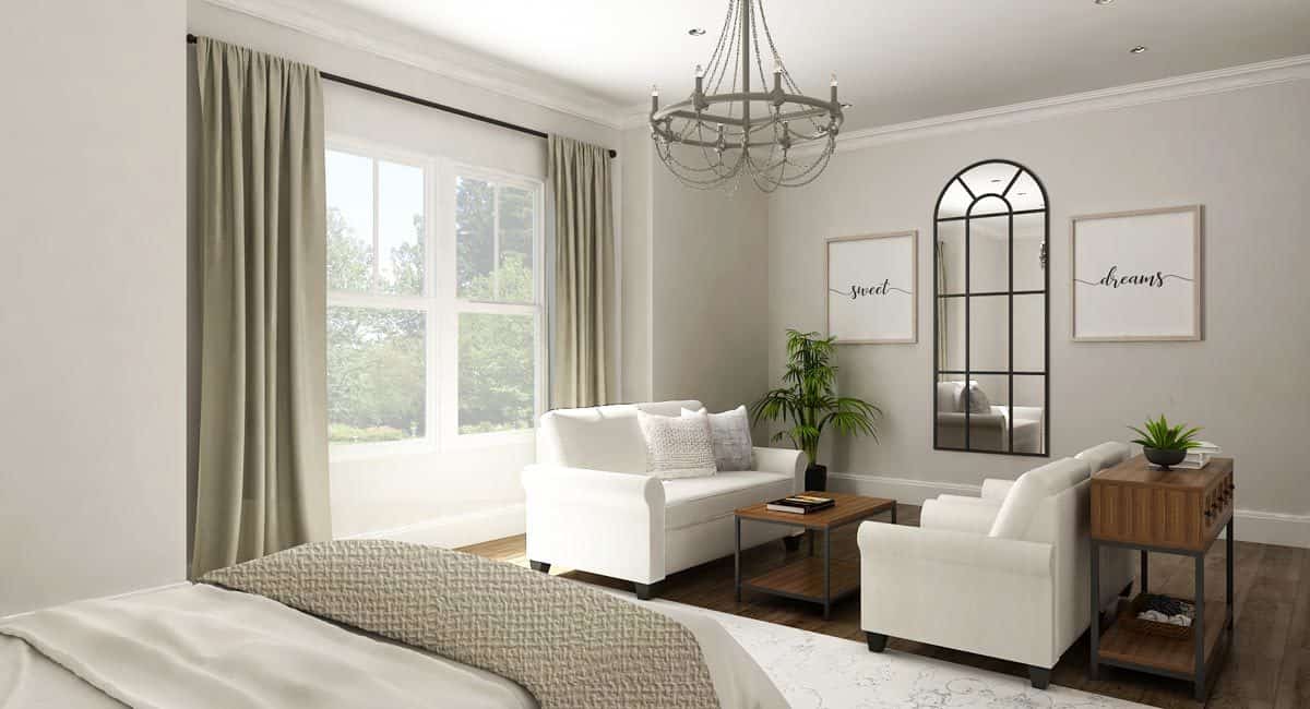 主卧室和一个舒适的床上,蜡烛吊灯,客厅装饰有一个拱形的镜子和艺术品。